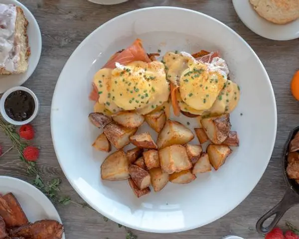 bread-and-ink-cafe - Lox Benedict