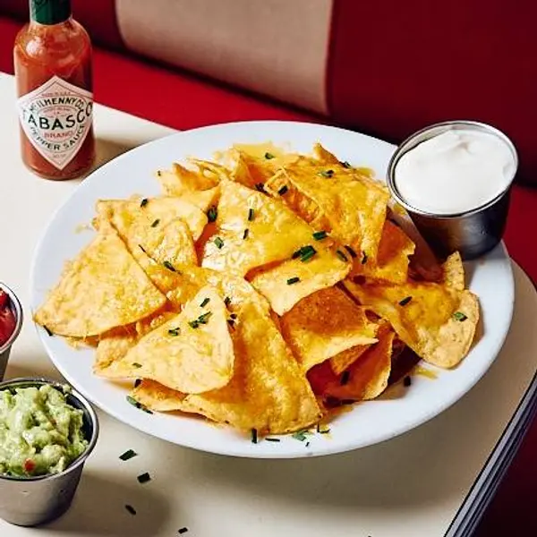 breakfast-in-america-marais - Tortilla Chips, Guacamole and Salsa