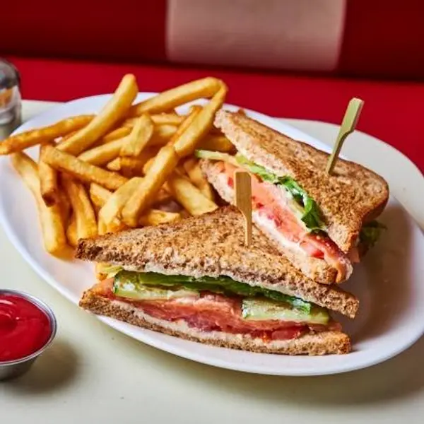 breakfast-in-america-marais - Club Salmon sandwich