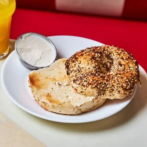 breakfast-in-america-marais - Bagel & cream cheese