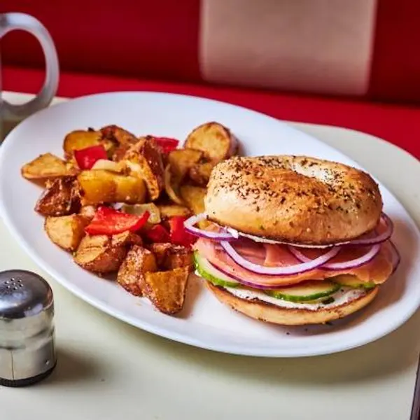 breakfast-in-america-marais - New York style Salmon Bagel