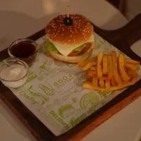 brewbakes-courtyard-kharar - BURGERS, SANDWICHES & FRIES...