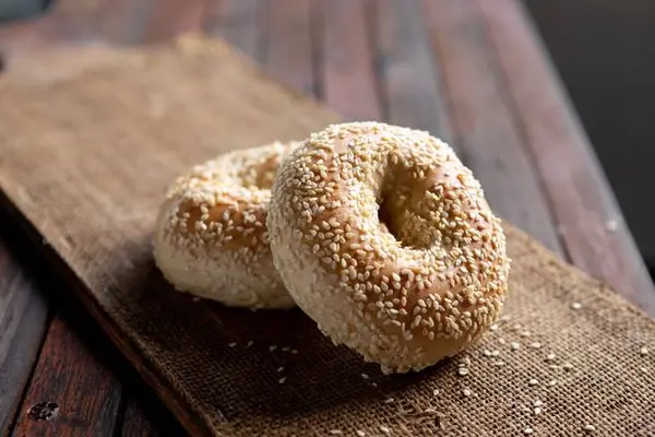 brooklyn-bagel-bakery - Sesame Bagel