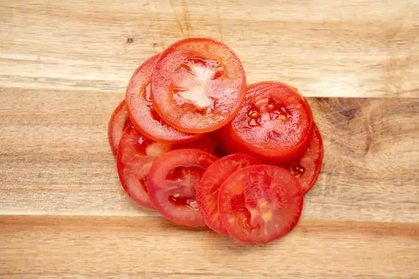 brooklyn-bagel-bakery - Sliced Tomatoes