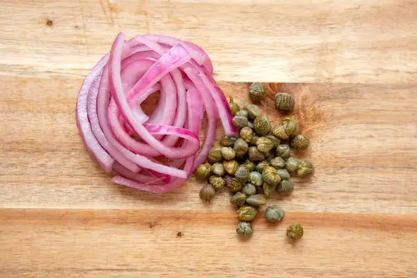 brooklyn-bagel-bakery - Onion & Capers