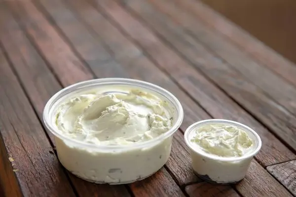 brooklyn-bagel-bakery - Cream Cheese with Garlic