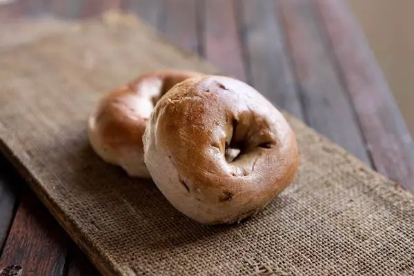 brooklyn-bagel-bakery - Cinnamon Raisin Bagel