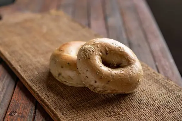 brooklyn-bagel-bakery - Rye Bagel