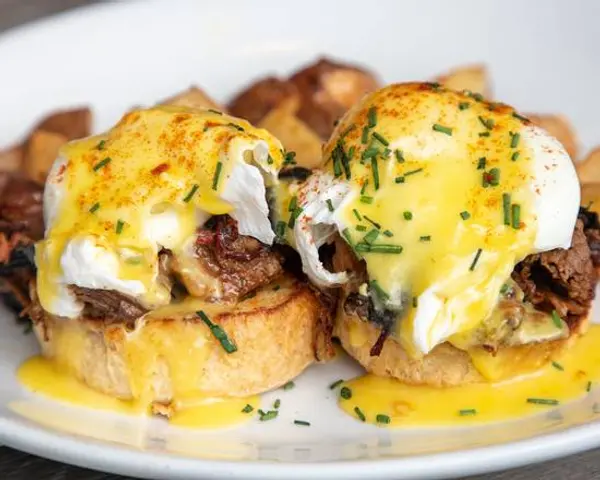 bruces-bbq - Brisket Benedict