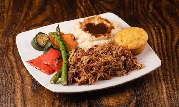 buckhorn-bbq-grill - Smoky Garlic Pulled Pork Platter