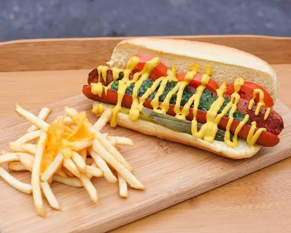 buns-on-the-run - Chicago Dog with Cheesy Fries