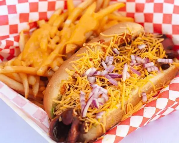 buns-on-the-run - Chili Dog with Cheesy Fries