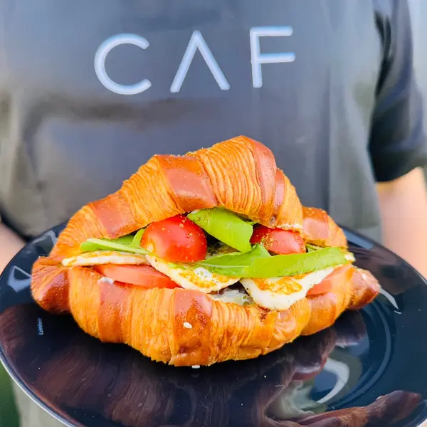 caf-cafe - Zaatar Halloumi Croissant