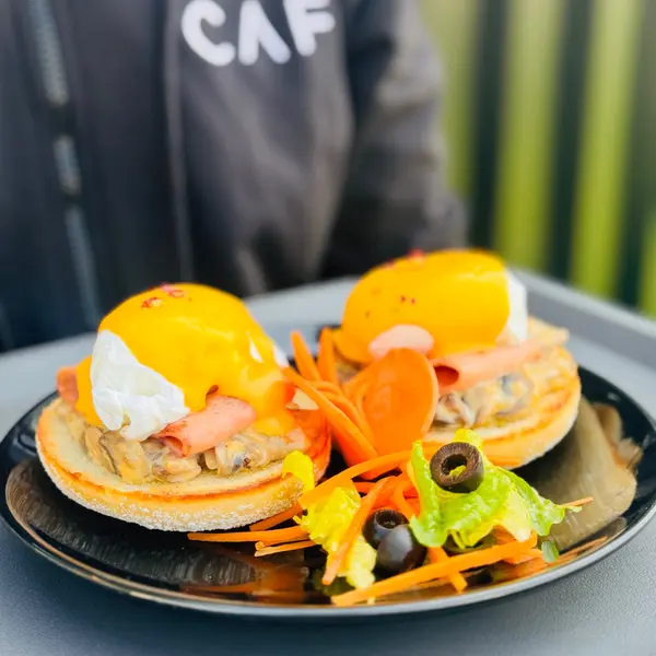 caf-cafe - Egg Benedict