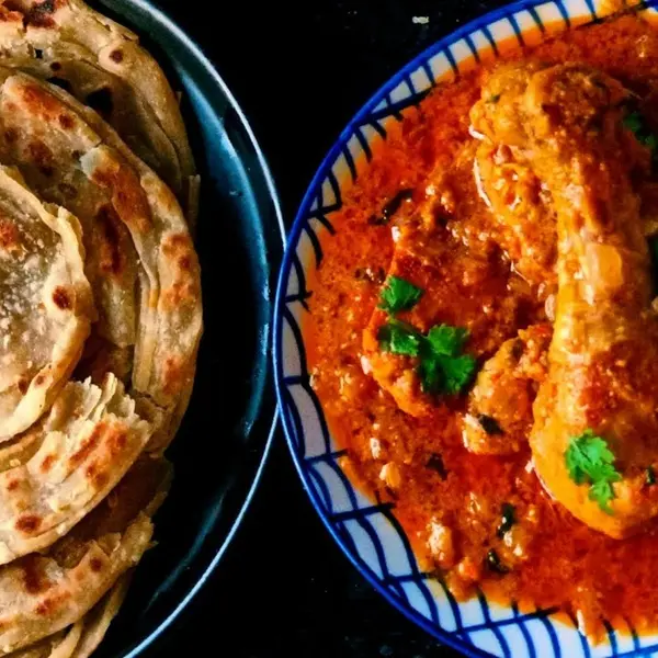 cafe-chai-tapri - CHICKEN CURRY WITH LACCHA PARATHA