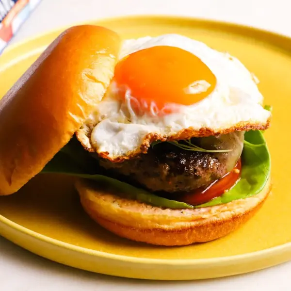 cafe-chai-tapri - EGG CHEESE BURGER