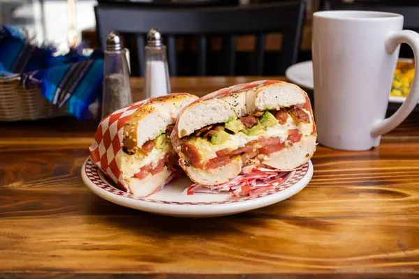 cafe-guatemalteco - Breakfast Bagel Sausage and avocado