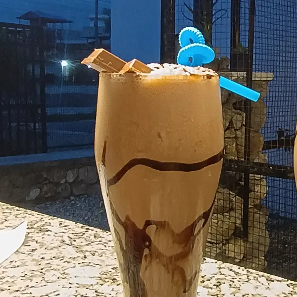 cafe-stone - KitKat Milk Shake