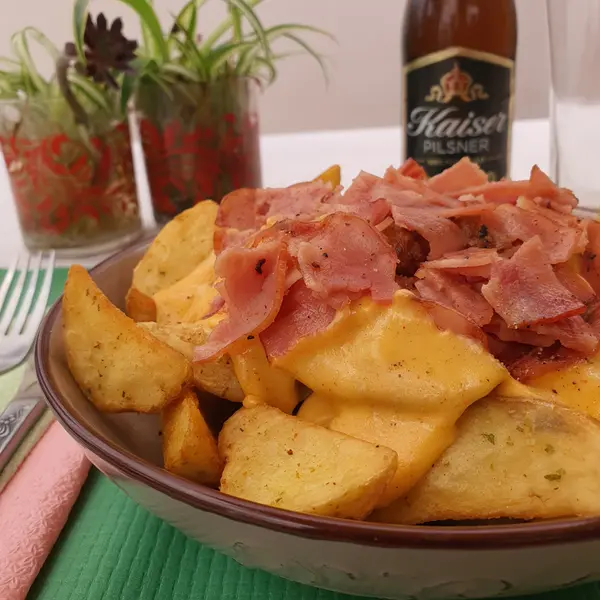 caffe-wine-bar - Bacon Cheddar Sauce Fries