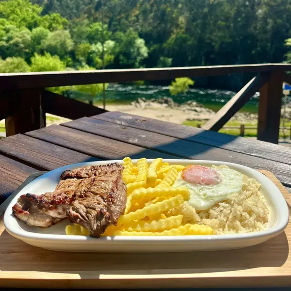 casa-do-areinho - Steak on plate