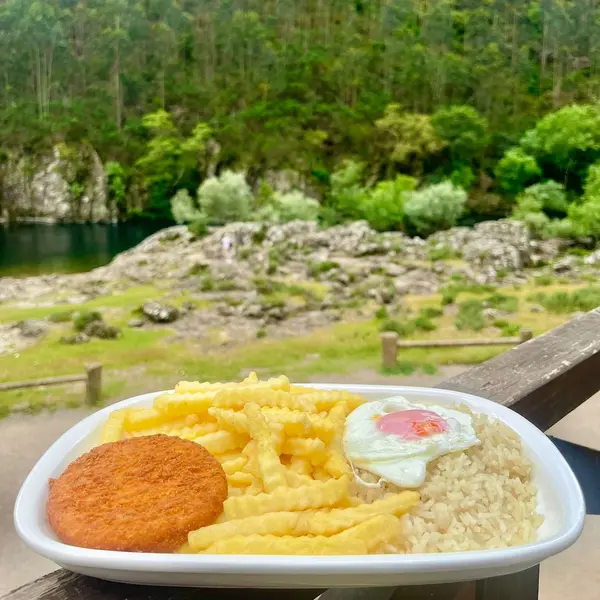 casa-do-areinho - Hambúrguer no prato