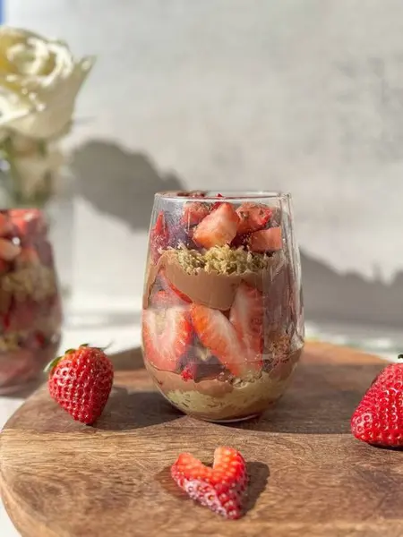 choco-choo-express - Strawberry Dubai Chocolate Cup