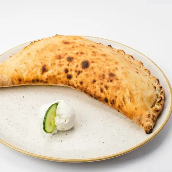 concept-food-cafe-bar - Калцоне