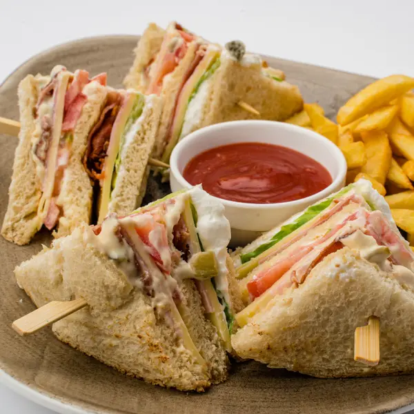 concept-food-cafe-bar - Club Sandwich