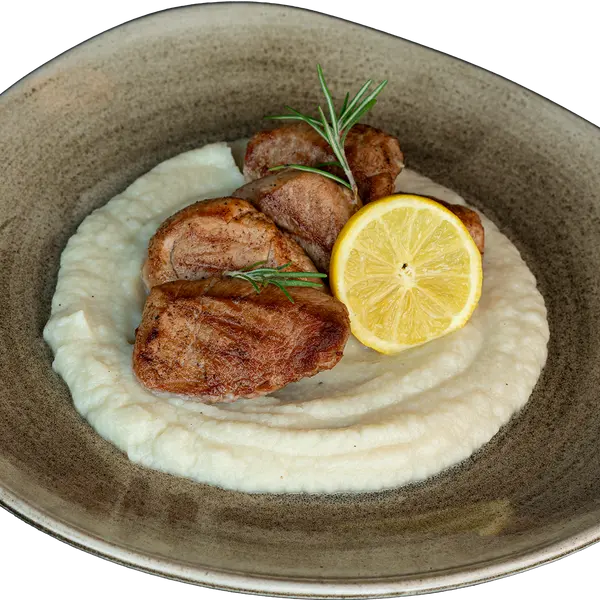 concept-food-cafe-bar - Pork medallions with cauliflower puree (500 Calories)