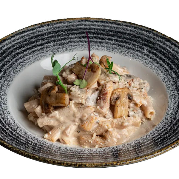 concept-food-cafe-bar - Pasta with chicken and mushrooms (500 Calories)