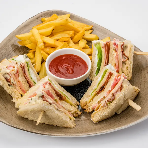 concept-food-cafe-bar - Клуб сендвич