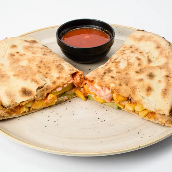 concept-food-cafe-bar - Pizza sandwich