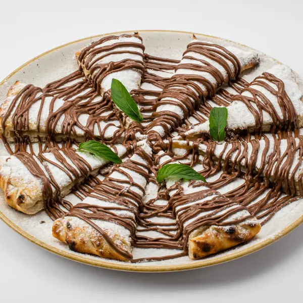 concept-food-cafe-bar - Пица Нутела