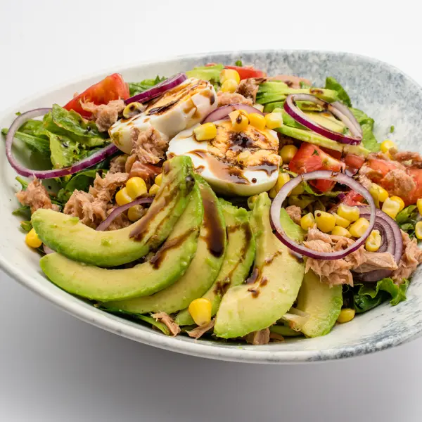 concept-food-cafe-bar - Tuna and avocado salad