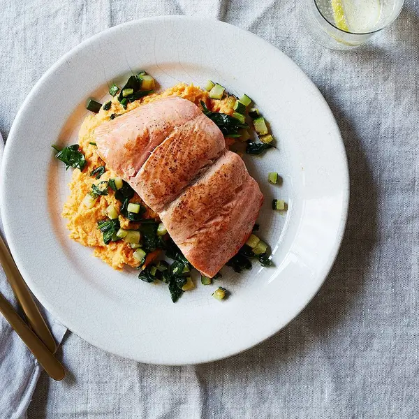connys-hotel - Salmon