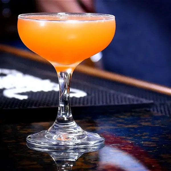 convi-bistrot - NAKED & FAMOUS