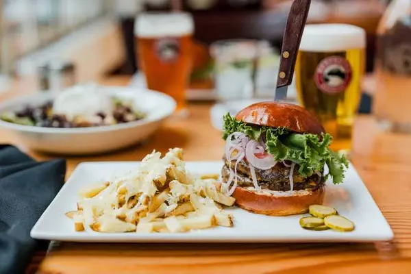 deschutes-brewery-portland-public-house - Pub Burger