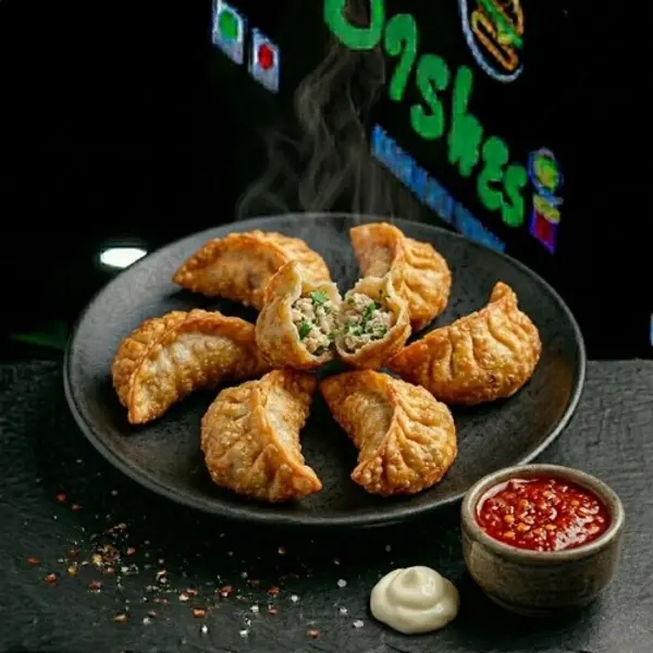 dishes-family-restaurant - Momos fried or steamed (8 pcs)