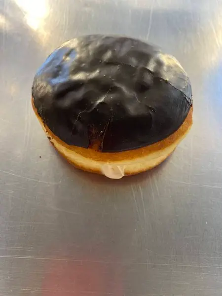 donut-king - Custom cream filling on chocolate topping