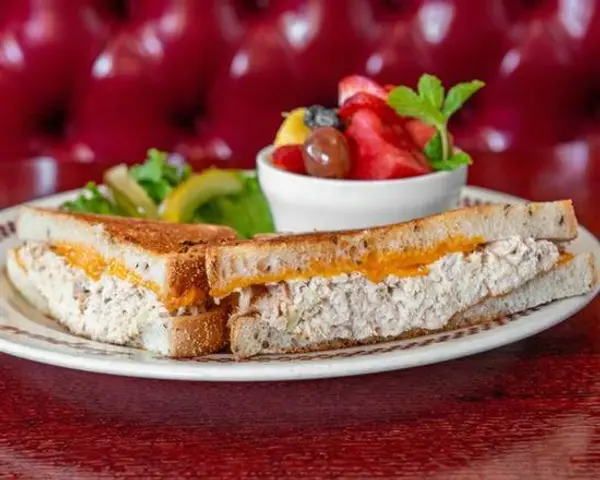 du-pars-restaurant - Tuna Melt Sandwich