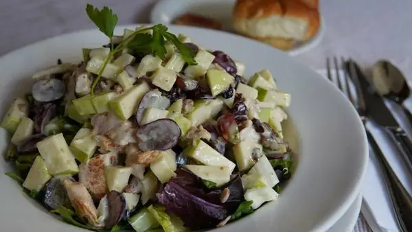 du-pars-restaurant - Traditional Waldorf Salad