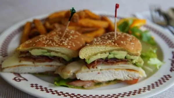 du-pars-restaurant - The Californian Sandwich