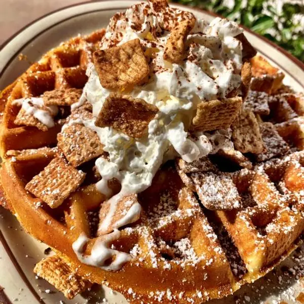 eatn-park - Cinnamon Toast Crunch Waffle with Banana & Real Cinammon