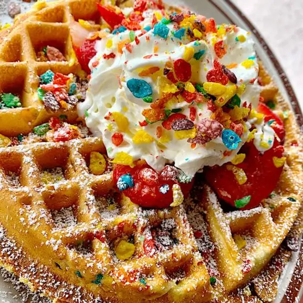 eatn-park - Fruity Pebbles Waffle with Strawberries