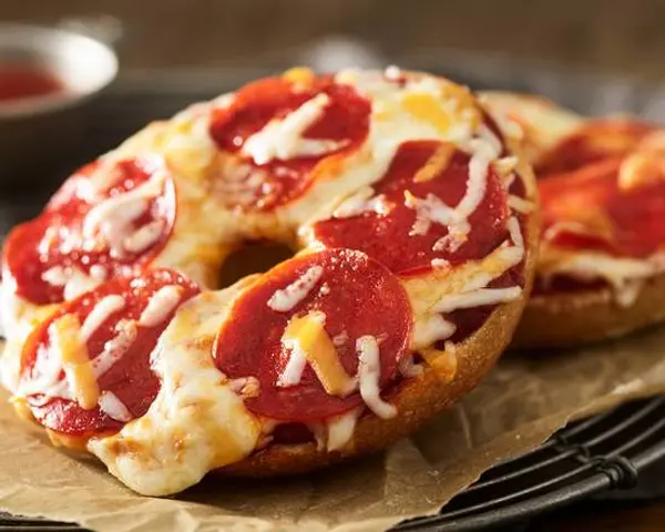 einstein-bros-bagels - Pizza Bagel Pepperoni