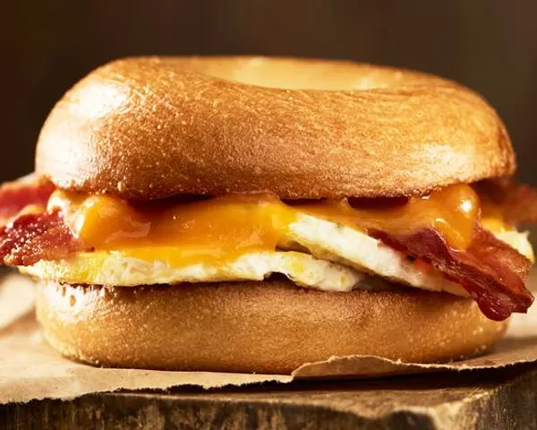 einstein-bros-bagels - Bacon & Cheddar Egg Sandwich