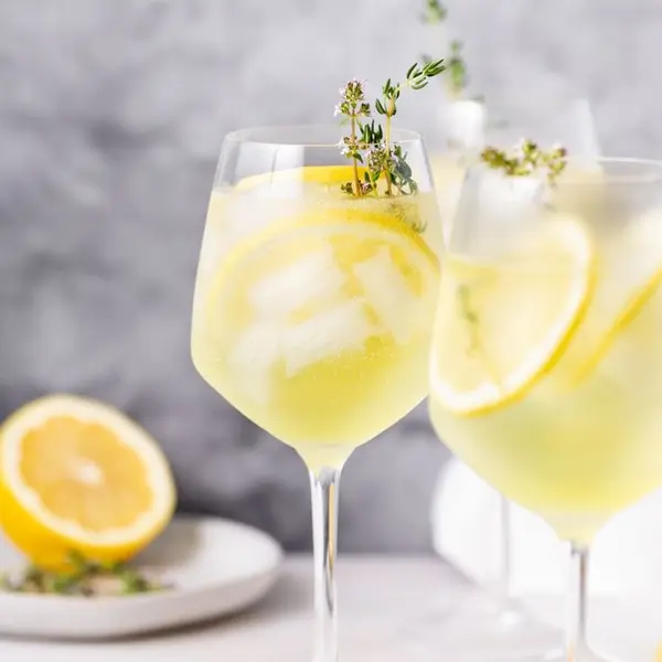 enoteca-viale-trento-trieste-di-ortensia - Spritz liscio