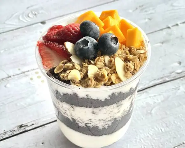 enter-the-cafe - OREO Strawberry Mango Yogurt Cup