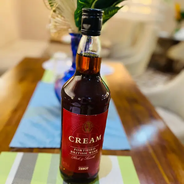 expatriate-inn-sl-limited - Cream