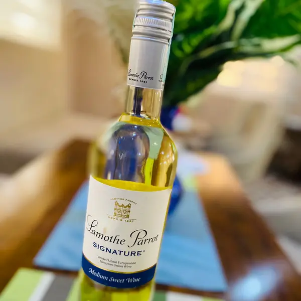 expatriate-inn-sl-limited - Lamothe Parrot - Bottle